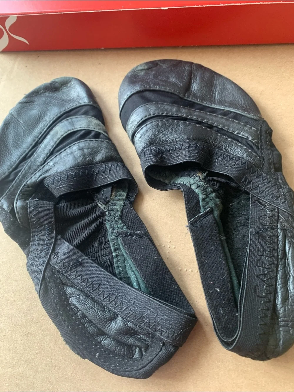 Capezio Freeform FF01 Black Elastic Strap Ballet Flats, size 8.5 M